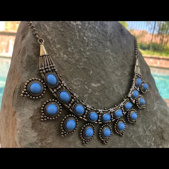 Bold antique-chic statement necklace with turquoise beading - Picture 2 of 3